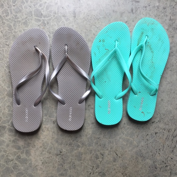 Old Navy flip flops - Picture 1 of 1